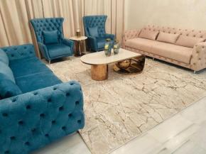 Large, beautiful and trendy apartment in Imouzzer Road